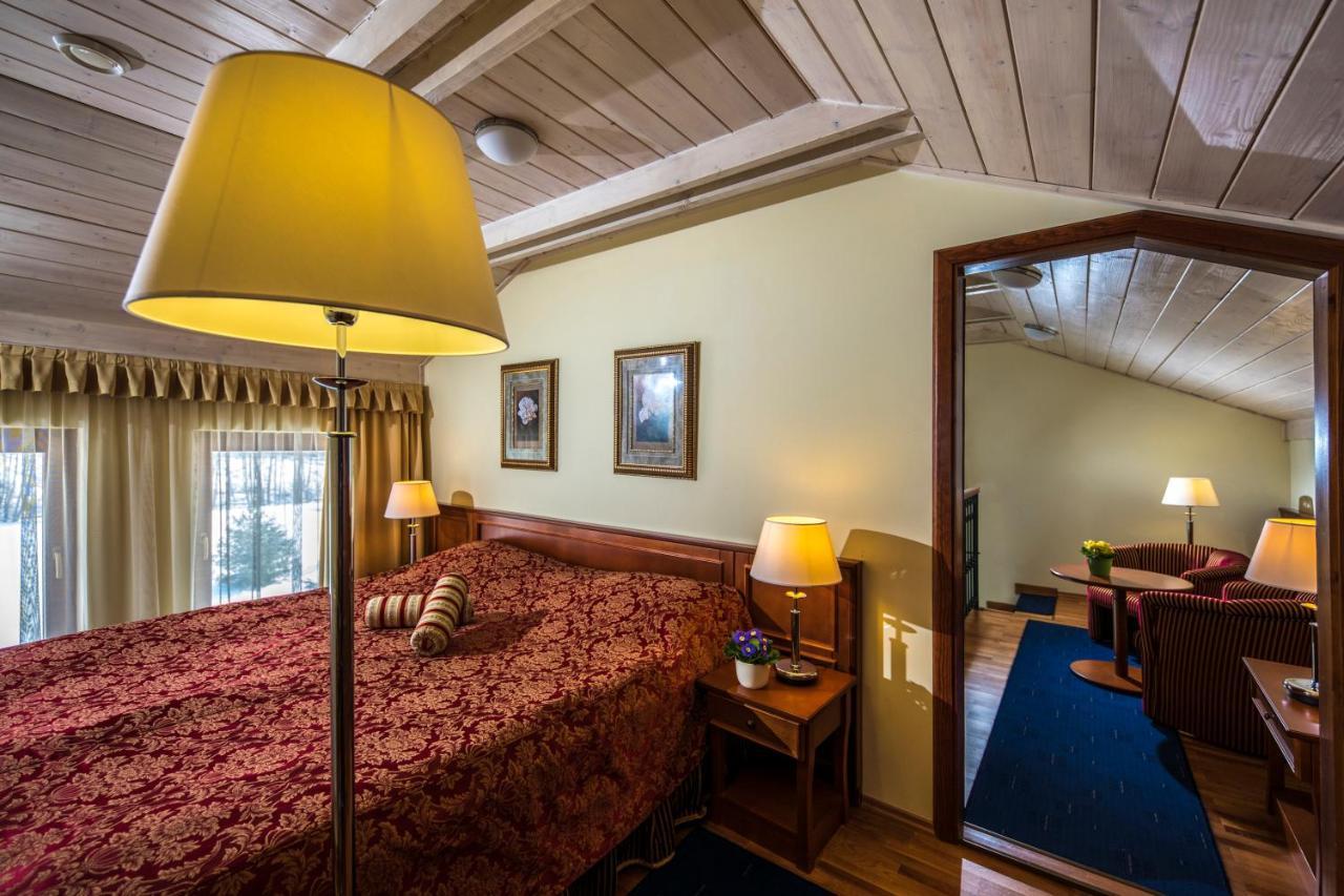 Hotel Forest Hills Зирц Экстерьер фото