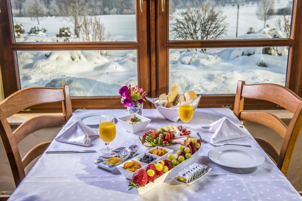 Hotel Forest Hills Зирц Экстерьер фото