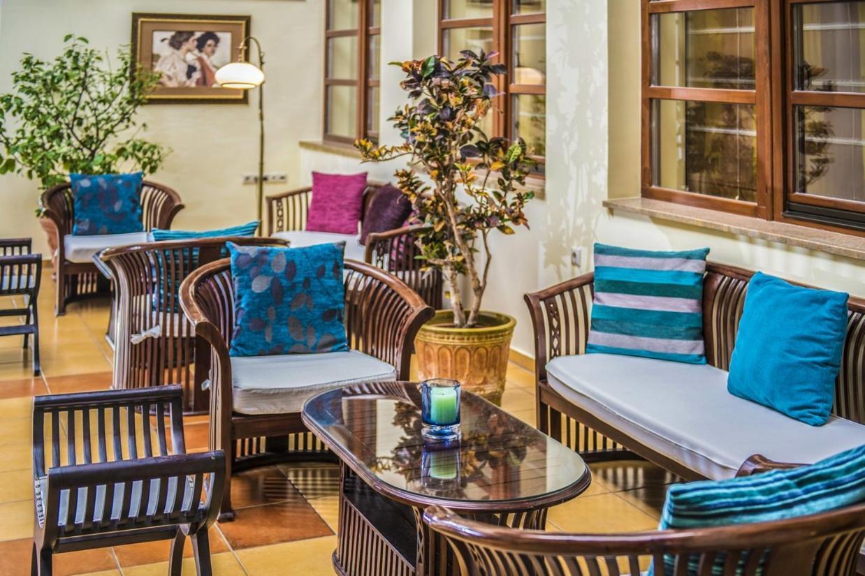 Hotel Forest Hills Зирц Экстерьер фото